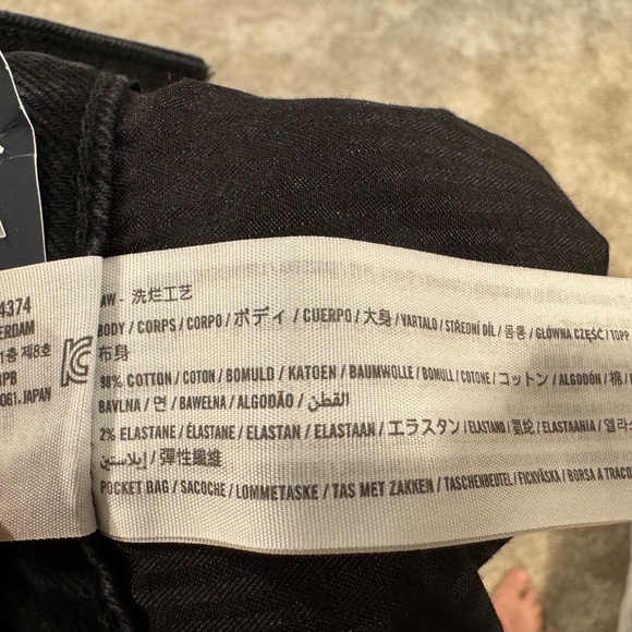 Hollister Ultra High Rise Mom Shorts 3" - Black, Distressed - Size 17/16, w33 - Picture 6 of 7